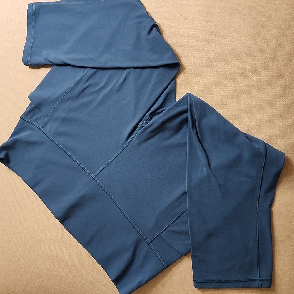 Athleta -  Salutation Stash Pocket II Capri yoga pants/leggings - size XL